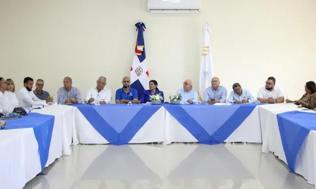 Autoridades supervisan avances de obras en María Trinidad Sánchez bajo el programa “El Gobierno en las Provincias”