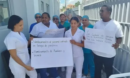Enfermeras del Hospital Municipal de El Factor realizan paro en demanda de reivindicaciones laborales