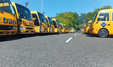 Gobierno entrega 39 autobuses escolares en María Trinidad Sánchez.