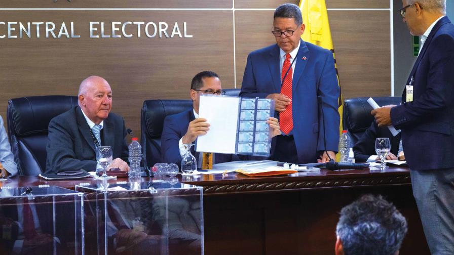 La JCE impulsará renovación masiva de cédulas por RD$6,000 millones; expertos cuestionan facultades