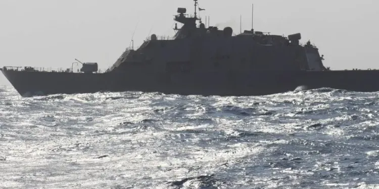 EEUU despliega destructores frente a Venezuela en la mayor operación militar regional desde 1989