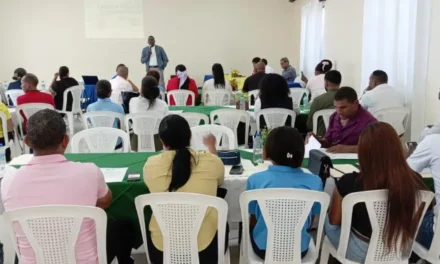 Regional 14 de Educación impulsa taller de sensibilización y consulta sobre huertos escolares
