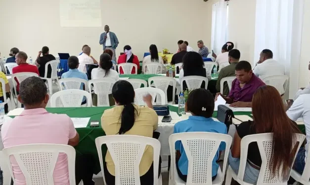 Regional 14 de Educación impulsa taller de sensibilización y consulta sobre huertos escolares