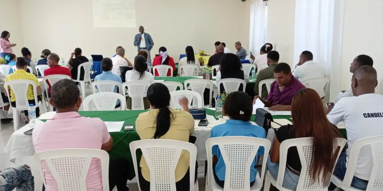 Regional 14 de Educación impulsa taller de sensibilización y consulta sobre huertos escolares