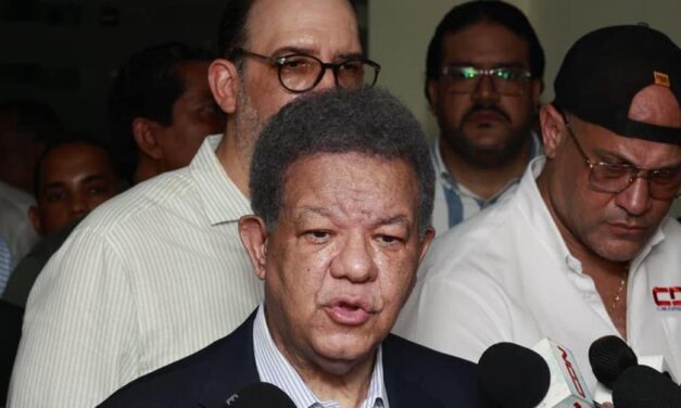 Leonel Fernández fue ratificado como presidente de la Fuerza del Pueblo
