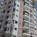 “¡Socorro!”; una mujer salta de un tercer piso de un edificio en Piantini