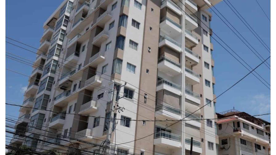 “¡Socorro!”; una mujer salta de un tercer piso de un edificio en Piantini