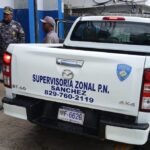 General Miguel Mata Rodríguez entregó a nombre de la Policía Nacional camioneta a la Supervisoria del municipio de Sánchez.