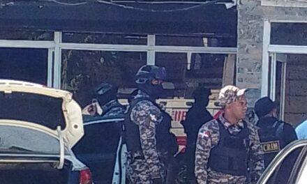 Arrestan 11 policías por muerte de cinco hombres en Santiago