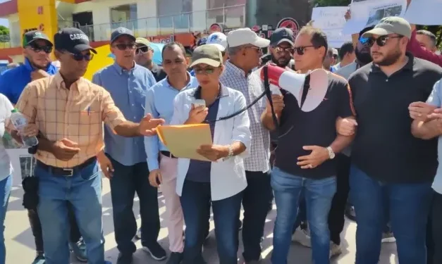Cabrera protesta por derrumbe de Loma Alta y exige acción inmediata del gobierno