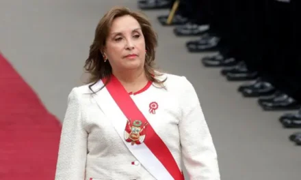  El Congreso de Perú destituye a la presidenta Dina Boluarte