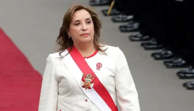  El Congreso de Perú destituye a la presidenta Dina Boluarte