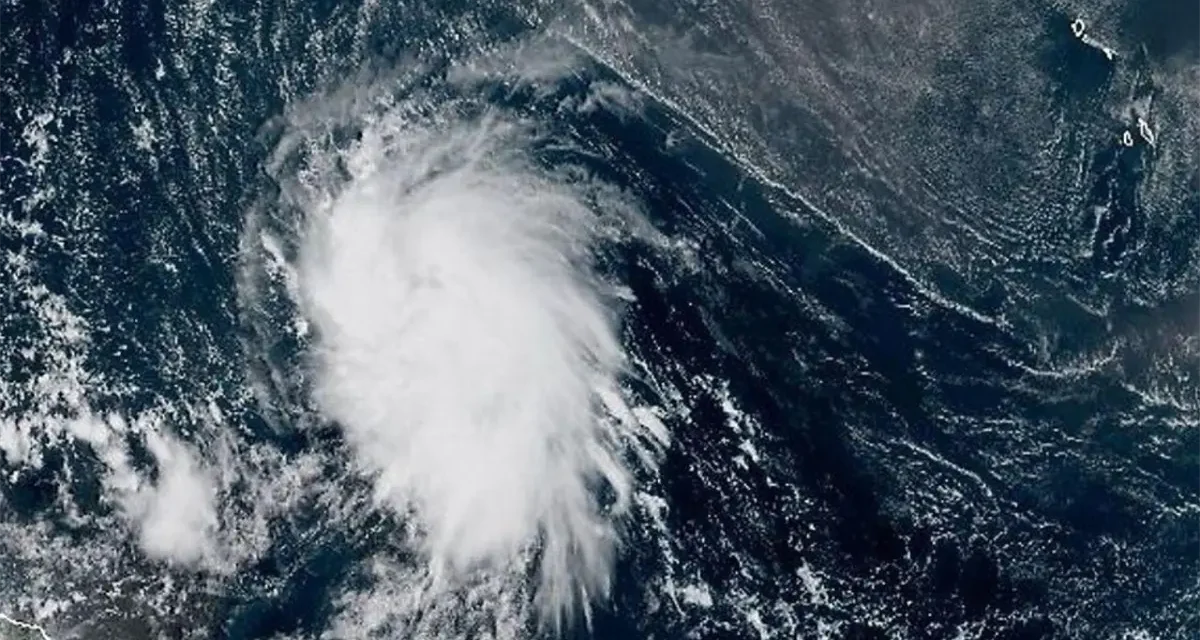 Se forma la tormenta tropical Lorenzo en el Atlántico central