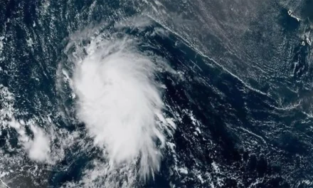 Se forma la tormenta tropical Lorenzo en el Atlántico central