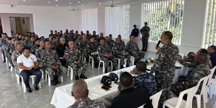 Policía coordina estrategia de patrullaje para la temporada navideña en María Trinidad Sánchez