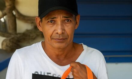 “Negro Tambora” denuncia falta de pago a músicos por presentación en inauguración del Merca Jumbo en Nagua