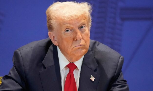 Trump niega EU esté ultimando planes para atacar a Venezuela