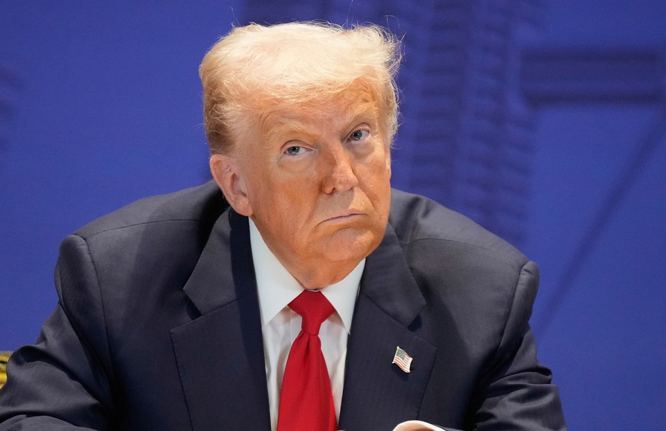 Trump niega EU esté ultimando planes para atacar a Venezuela