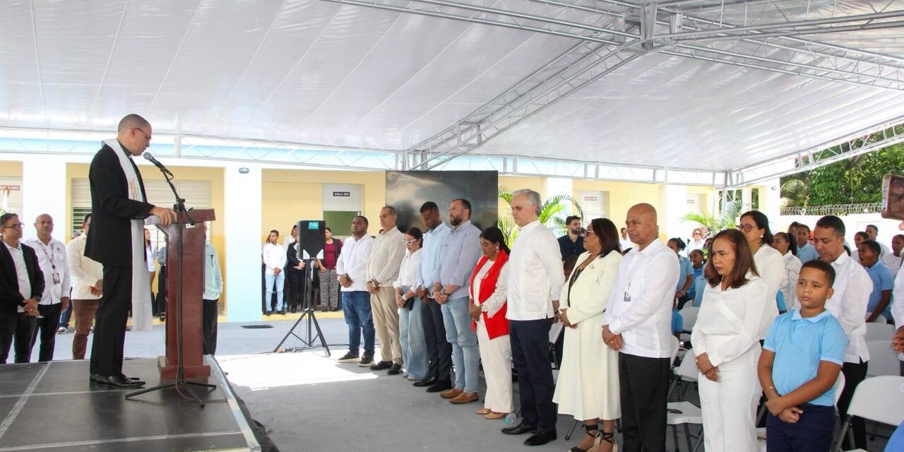 Autoridades inauguran la escuela primaria “El Barro” en el municipio El Factor.