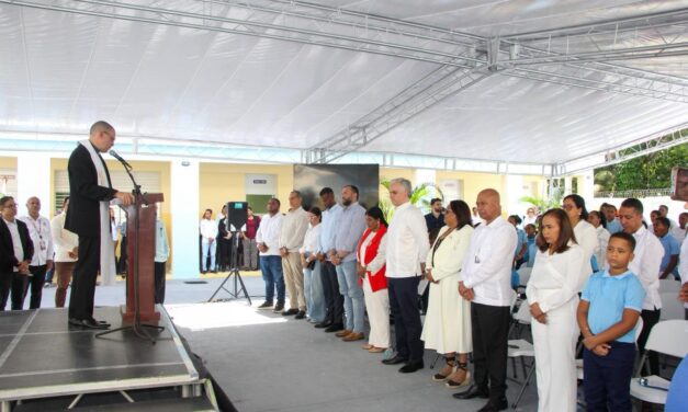 Autoridades inauguran la escuela primaria “El Barro” en el municipio El Factor.