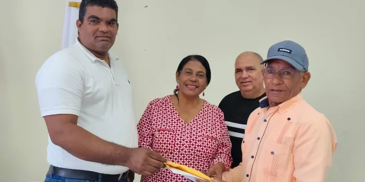 La Brisita Navideña de la presidencia llega a las juntas de vecinos de María Trinidad Sánchez