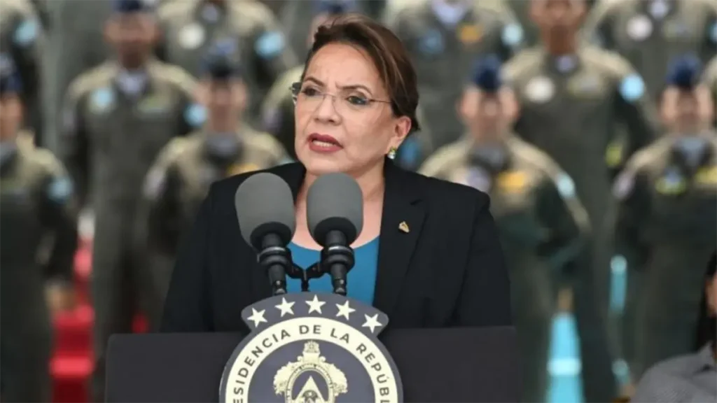 La presidenta de Honduras denuncia un «golpe» contra su Gobierno tras la liberación de Juan Orlando Hernández