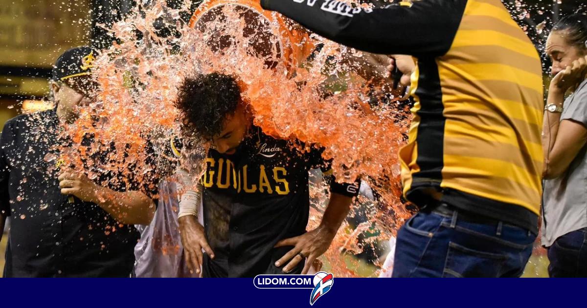 Ezequiel Durán en el terreno a los Gigantes y las Águilas mantienen el empate con los Toros