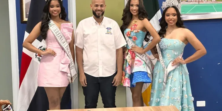 Ayuntamiento de Nagua presenta la corte del Reinado Patronal Altagraciano 2026