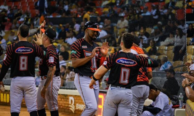 Toros aplastan 17-1 a Aguilas; Leones blanquean a los Gigantes
