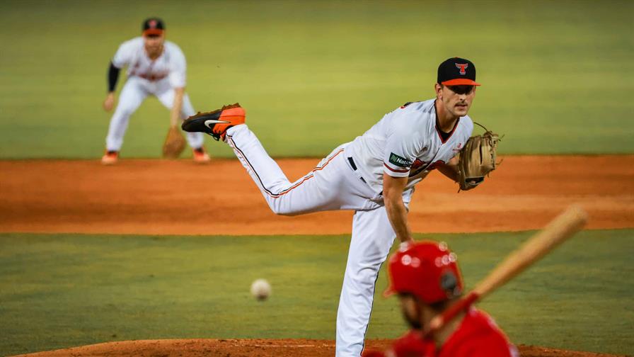 Toros borran su mala racha y se mantienen en el segundo lugar del round robin al vencer 3-1 a Leones