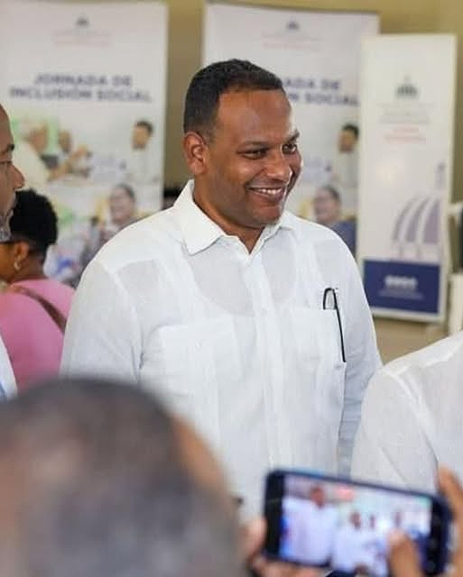 Wailly Lewis se despide de Superate