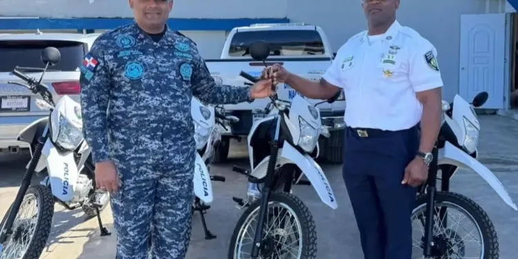 Policía Nacional entrega motocicletas para reforzar patrullaje preventivo en María Trinidad Sánchez y Samaná
