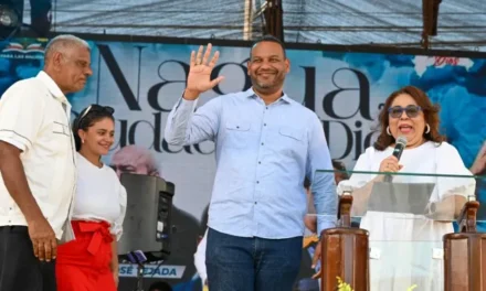 Reconocen a Wailly Lewis Mejía por su respaldo a la comunidad cristiana en «Nagua Ciudad de Dios»