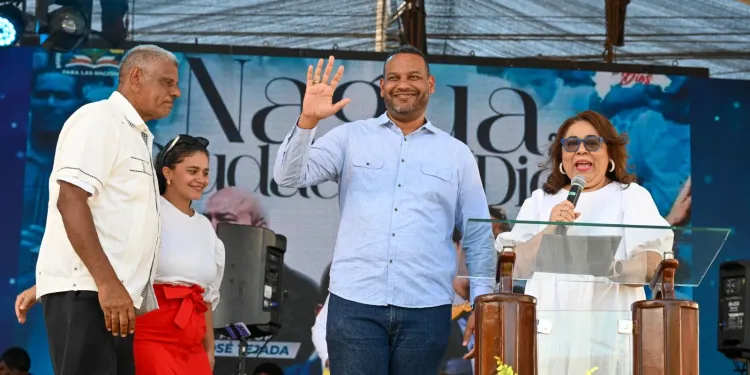 Reconocen a Wailly Lewis Mejía por su respaldo a la comunidad cristiana en «Nagua Ciudad de Dios»