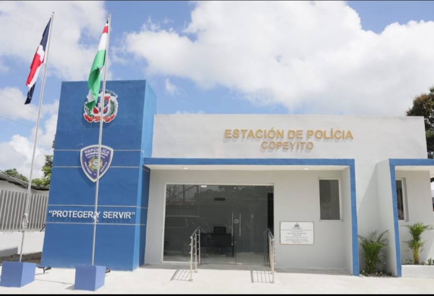 Gobierno inaugura dos estaciones policiales en María Trinidad Sánchez para fortalecer la seguridad