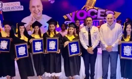Fundación Alexis Victoria gradúa 40 nuevos locutores de la promoción “Voces sin Fronteras 2025” en Nagua