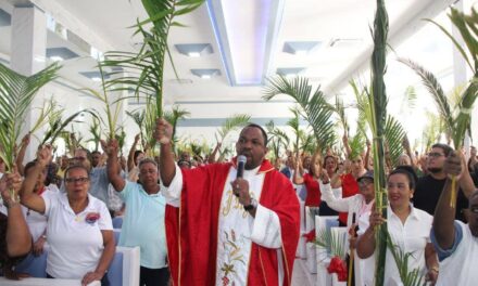 Gremios inician Semana del Periodista con misa de Domingo de Ramos en Nagua.