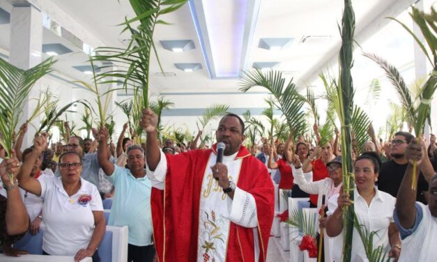 Gremios inician Semana del Periodista con misa de Domingo de Ramos en Nagua.