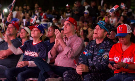 Abinader presenció en Malecón el partido entre la RD y EEUU