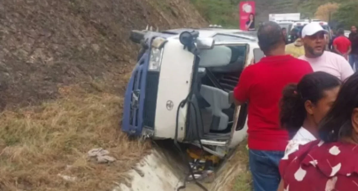 Aparatoso accidente en la carretera Azua-Baní deja varios heridos
