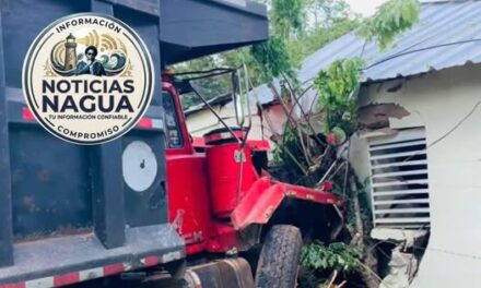 Camión pierde los frenos y se estrella contra vivienda en Cabrera