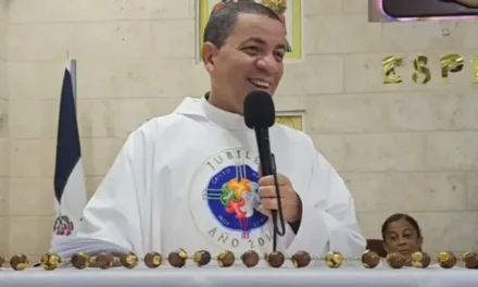 Parroquia San Francisco de Asís suspende docencia en centros educativos de El Factor; esperan por el MINERD