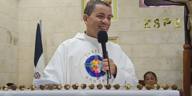 Parroquia San Francisco de Asís suspende docencia en centros educativos de El Factor; esperan por el MINERD