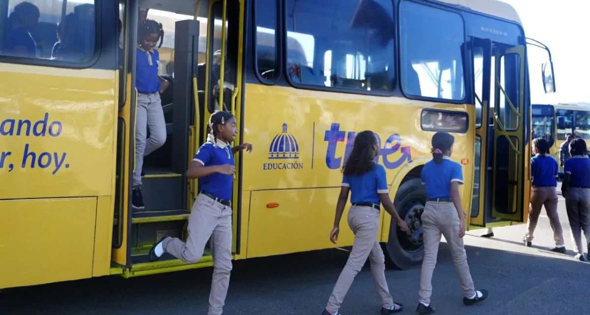 Educación dispone apertura de escuelas desde las 6:30 a. m. para estudiantes del transporte escolar