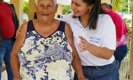 Jornada “Supérate en tu Comunidad” acerca servicios sociales y asistencia estatal a familias de El Factor