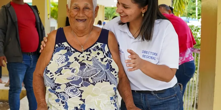 Jornada “Supérate en tu Comunidad” acerca servicios sociales y asistencia estatal a familias de El Factor