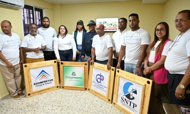 Gremios periodísticos celebran torneo de dominó Copa Coopprospera en Nagua como parte de la Semana del Periodista 2026