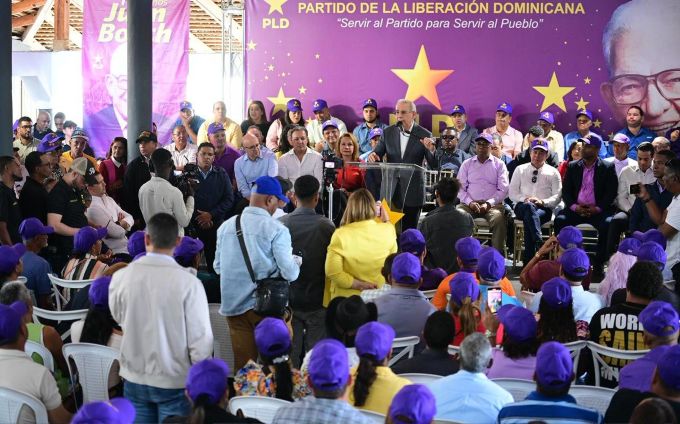 Danilo Medina opina Gobierno no cuenta con plan ante la crisis