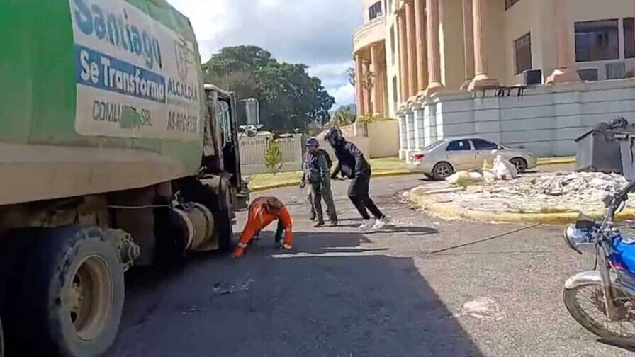 Depositan solicitud de medida de coerción contra motoristas por la muerte de chofer en Santiago