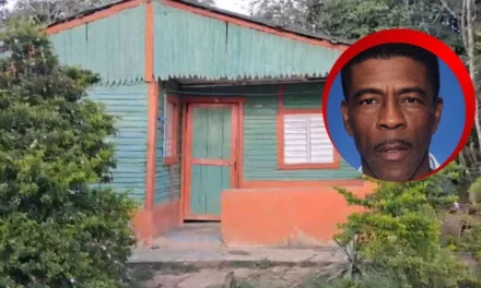 Hombre fallece tras ser impactado por motorista que realizaba maniobras en Monte Plata